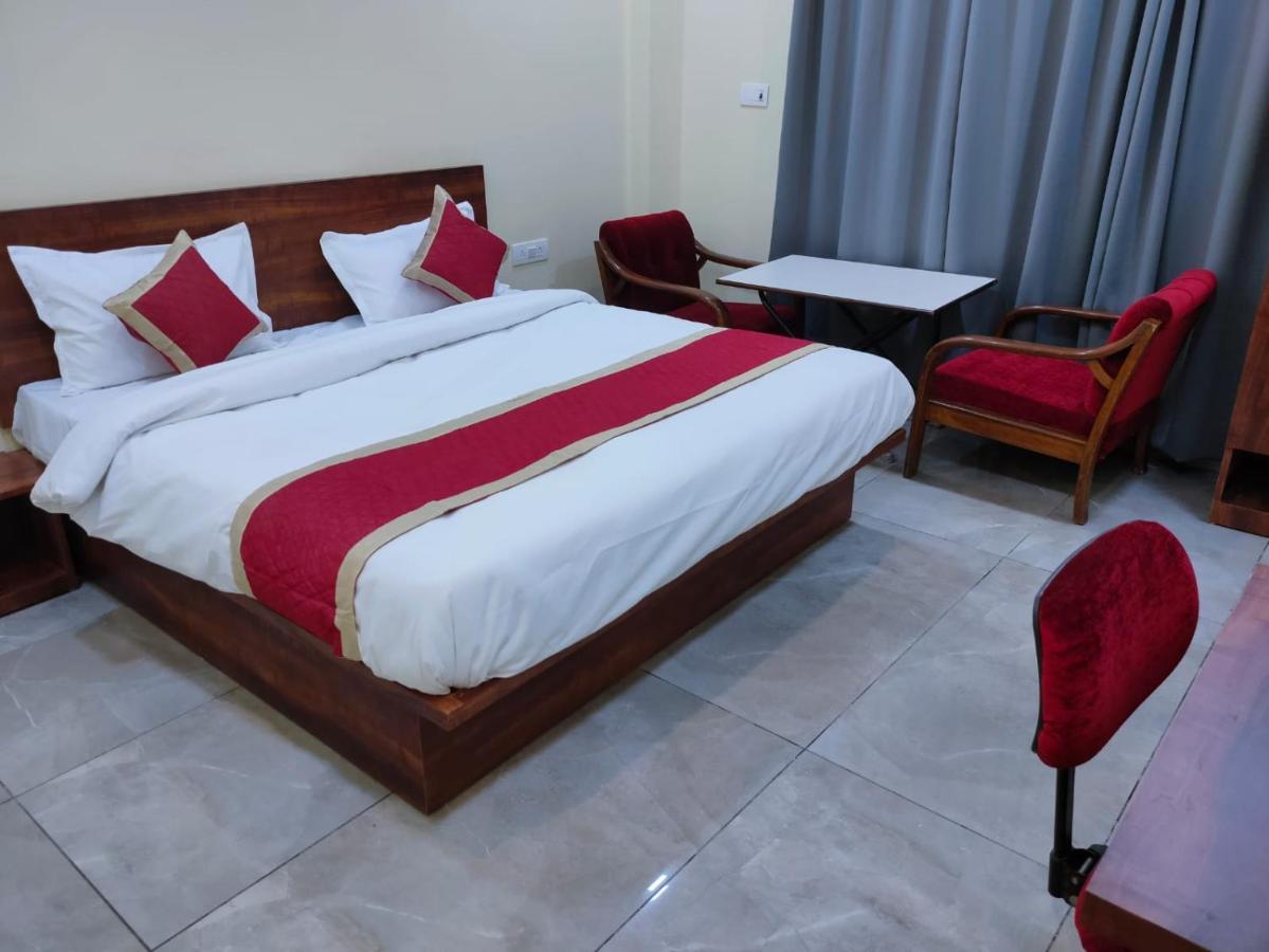 Hotel Manorama Lawn Lucknow Bagian luar foto