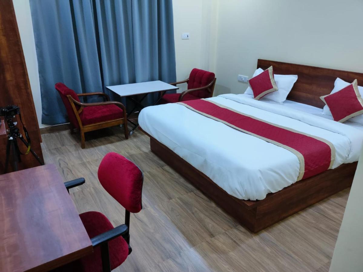 Hotel Manorama Lawn Lucknow Bagian luar foto
